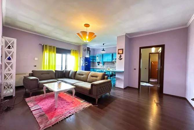 Shtepi ne shitje Apartament ne Tirane, 2+1, Mobilimi E mobiluar, Pagesa 145,000  Euro.