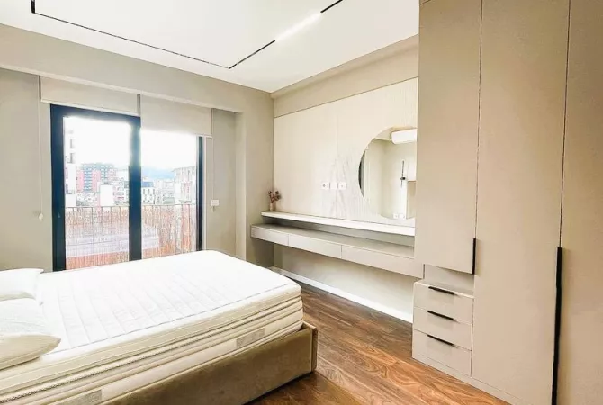 Shtepi me qera Apartament ne Tirane, 3+1, Mobilimi E mobiluar, Pagesa 2,000  Euro.