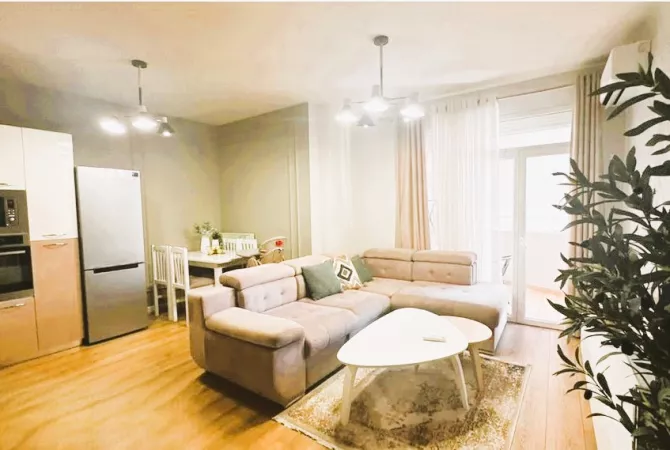 Shtepi me qera 2+1 ne Tirane - 900 Euro
