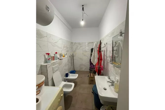 Shtepi me qera Apartament ne Tirane, 2+1, Mobilimi E mobiluar, Pagesa 700  Euro.