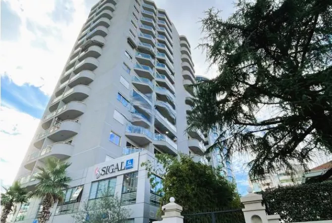 Ambiente Commerciale in Affitto 3+1 a Tirana - 3,000 Euro