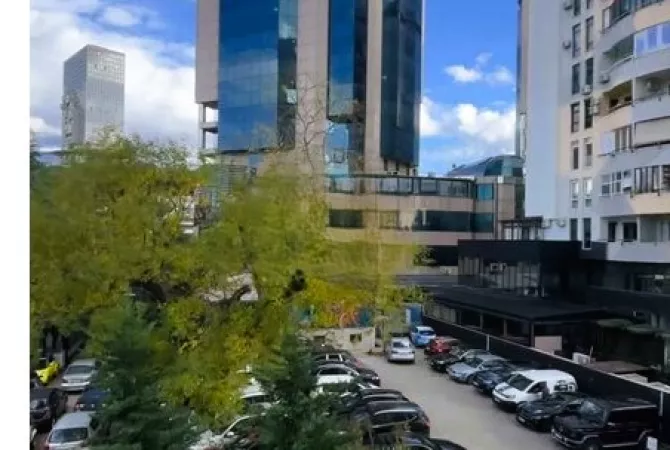 Ambiente Commerciale in Affitto 3+1 a Tirana - 3,000 Euro