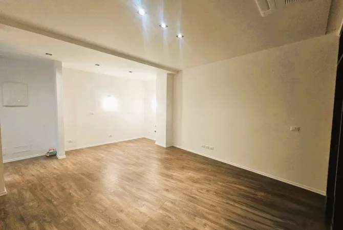 Ambient biznesi me qera 3+1 ne Tirane - 870 Euro