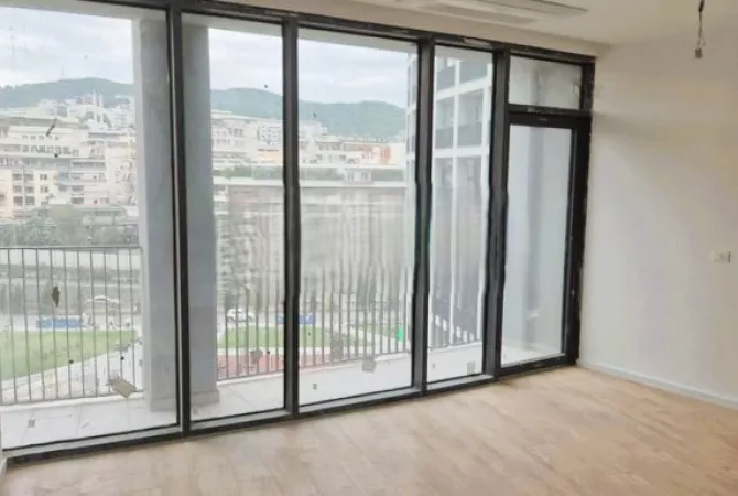 Ambient biznesi me qera 3+1 ne Tirane - 1,900 Euro
