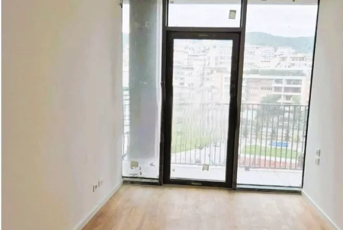 Ambient biznesi me qera 3+1 ne Tirane - 1,900 Euro