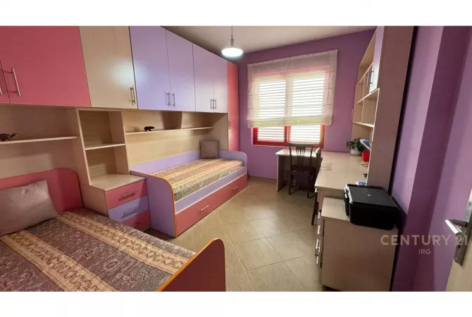 Shtepi me qera Apartament ne Tirane, 3+1, Mobilimi E mobiluar, Pagesa 800  Euro.