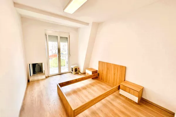Ambient biznesi me qera 3+1 ne Tirane - 1,500 Euro