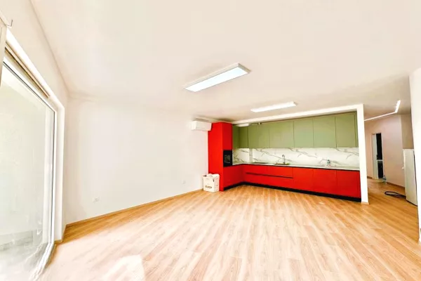 Ambient biznesi me qera 3+1 ne Tirane - 1,500 Euro