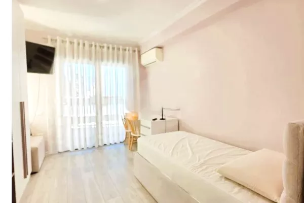 Shtepi me qera Apartament ne Tirane, 2+1, Mobilimi E mobiluar, Pagesa 1,500  Euro.