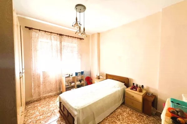 Shtepi ne shitje Apartament ne Tirane, 2+1, Mobilimi E mobiluar, Pagesa 150,000  Euro.