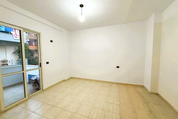 Shtepi ne shitje Apartament ne Tirane, 3+1, Mobilimi E mobiluar, Pagesa 175,000  Euro.