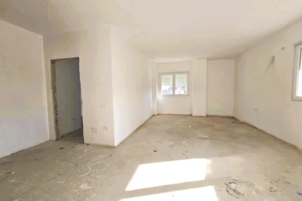 Business Property for Rent 3+1 in Tirana - 1,200 Euro