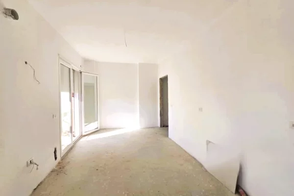 Business Property for Rent 3+1 in Tirana - 1,200 Euro