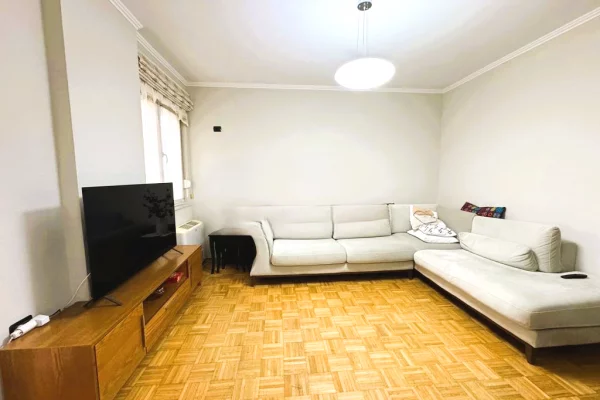 Shtepi me qera 2+1 ne Tirane - 1,000 Euro