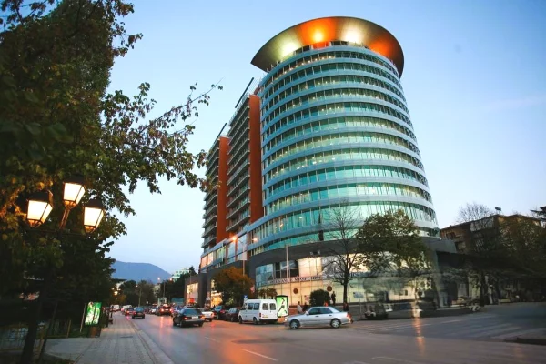 Business Property for Rent 3+1 in Tirana - 5,000 Euro