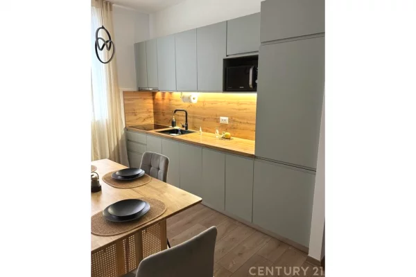 Shtepi me qera 2+1 ne Tirane - 950 Euro