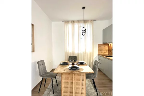 Shtepi me qera Apartament ne Tirane, 2+1, Mobilimi E mobiluar, Pagesa 950  Euro.