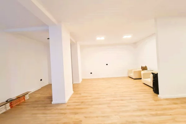 Business Property for Rent 3+1 in Tirana - 1,000 Euro