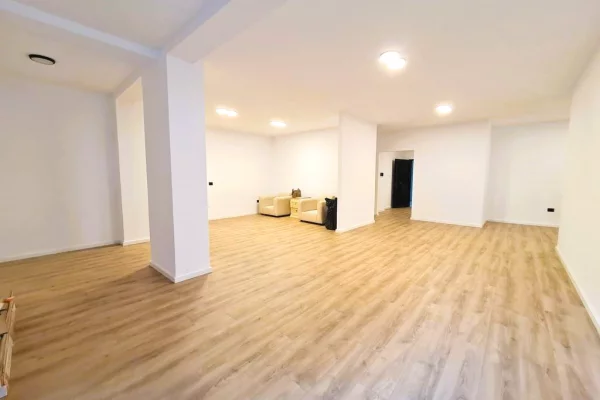 Business Property for Rent 3+1 in Tirana - 1,000 Euro
