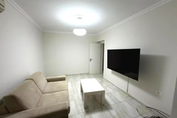 Shtepi me qera 2+1 ne Tirane - 650 Euro