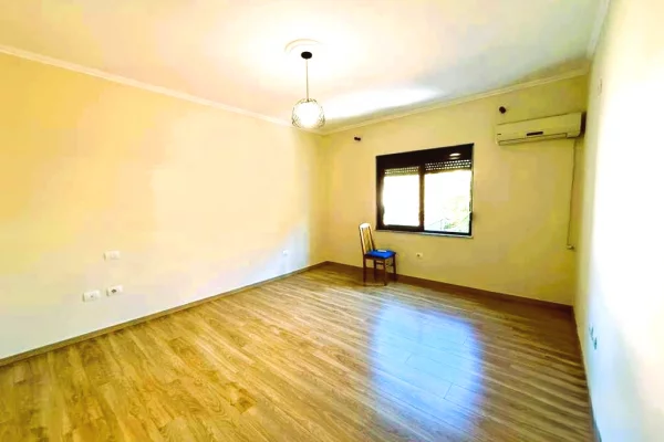 Business Property for Rent 3+1 in Tirana - 600 Euro