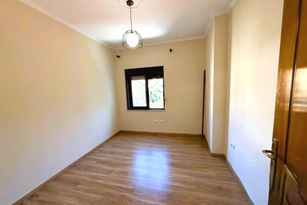 Business Property for Rent 3+1 in Tirana - 600 Euro
