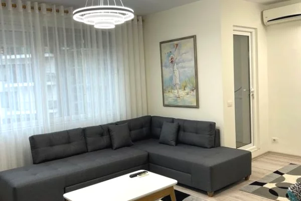 Shtepi me qera 2+1 ne Tirane - 1,000 Euro