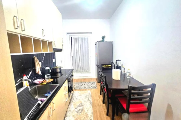 Shtepi ne shitje Apartament ne Tirane, 1+1, Mobilimi E mobiluar, Pagesa 106,000  Euro.