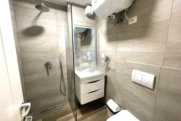 Shtepi me qera Apartament ne Tirane, 2+1, Mobilimi E mobiluar, Pagesa 850  Euro.