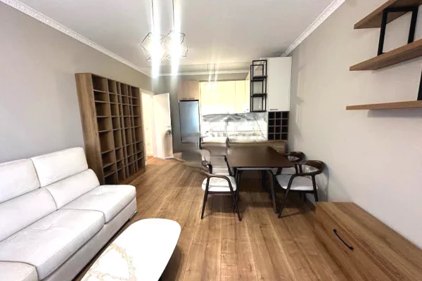 Shtepi me qera 2+1 ne Tirane - 880 Euro