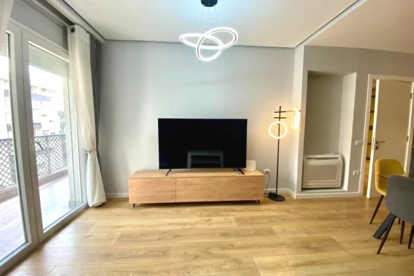 Shtepi me qera 2+1 ne Tirane - 1,100 Euro