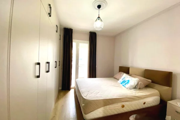 Shtepi me qera 2+1 ne Tirane - 1,100 Euro