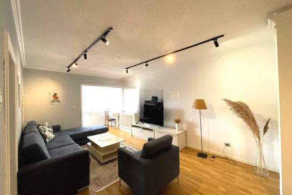 Shtepi me qera 2+1 ne Tirane - 750 Euro