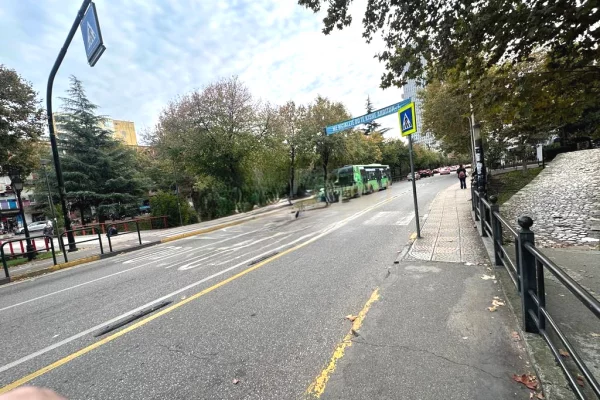 Business Property for Rent 1+1 in Tirana - 1,000 Euro