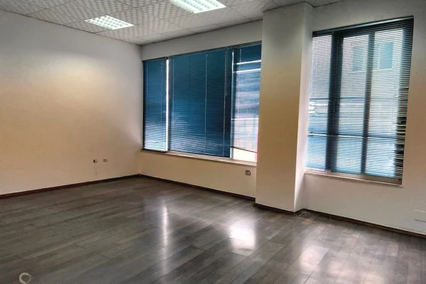 AMBJENT KOMERCIAL PER QIRA 183m, KOMUNA E PARISIT