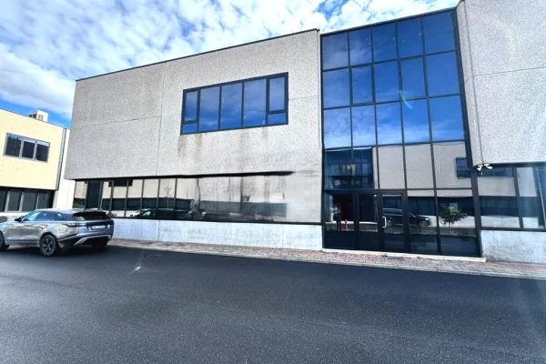 Business Property for Rent 4+1 in Tirana - 5,000 Euro