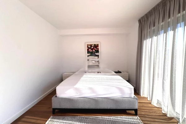 Shtepi me qera Vila Luksoze ne Tirane, 3+1, Mobilimi E mobiluar, Pagesa 2,500  Euro.