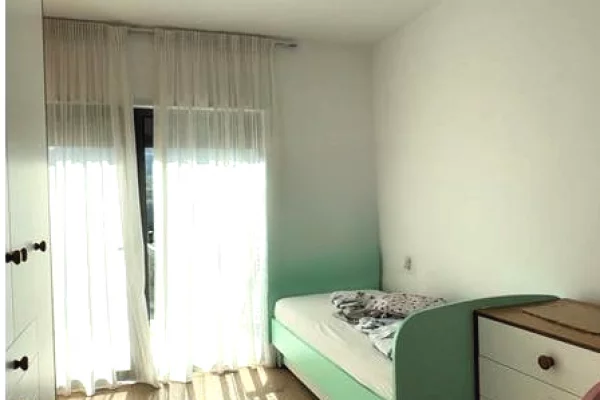 Shtepi me qera Vila Luksoze ne Tirane, 3+1, Mobilimi E mobiluar, Pagesa 2,500  Euro.