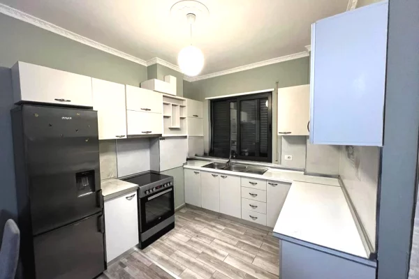 Shtepi me qera Apartament ne Tirane, 2+1, Mobilimi E mobiluar, Pagesa 550  Euro.