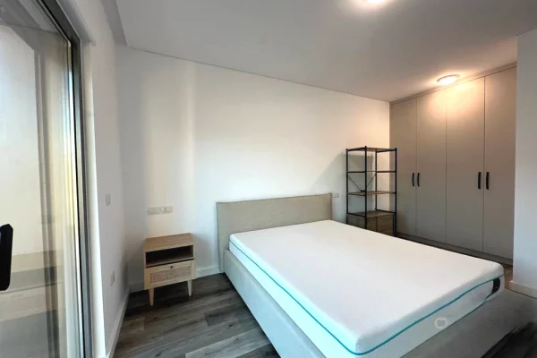 Shtepi me qera Apartament ne Tirane, 3+1, Mobilimi E mobiluar, Pagesa 2,500  Euro.