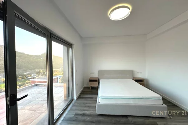 Shtepi me qera Apartament ne Tirane, 3+1, Mobilimi E mobiluar, Pagesa 2,500  Euro.