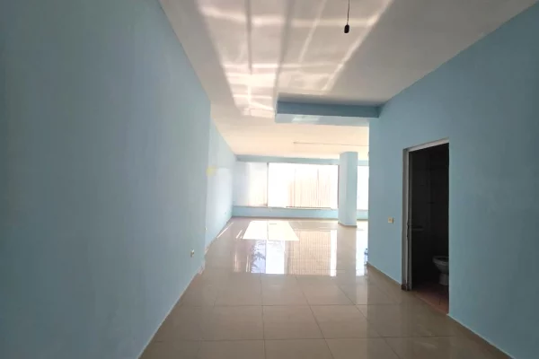 Ambient biznesi ne shitje 3+1 ne Tirane - 142,400 Euro