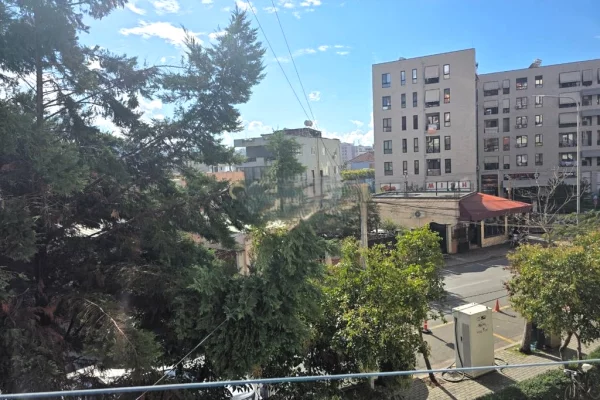 Ambient biznesi ne shitje 3+1 ne Tirane - 142,400 Euro