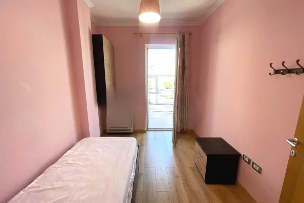 Shtepi me qera Apartament ne Tirane, 2+1, Mobilimi E mobiluar, Pagesa 1,200  Euro.