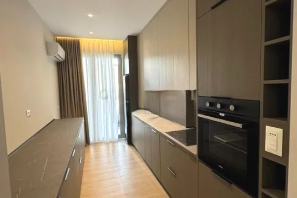 Shtepi me qera Apartament ne Tirane, 3+1, Mobilimi E mobiluar, Pagesa 2,000  Euro.