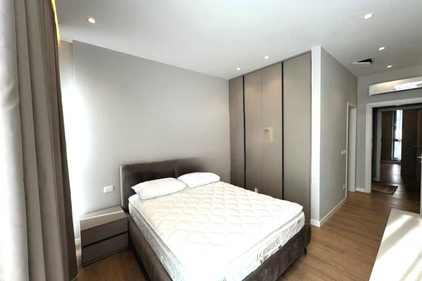 Shtepi me qera 3+1 ne Tirane - 2,000 Euro