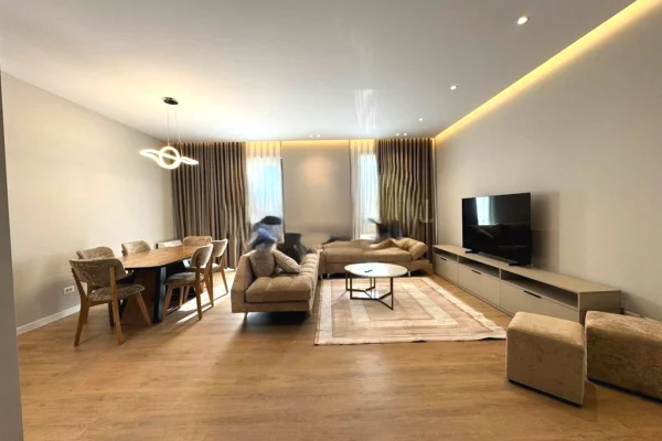 Shtepi me qera 3+1 ne Tirane - 2,000 Euro