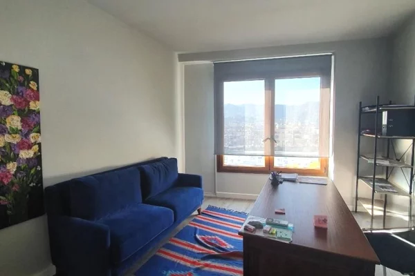 ZYRE ME QERA TE HILTON, PRANE DELIJORGJIT