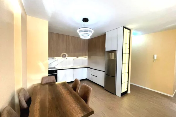 Shtepi me qera 2+1 ne Tirane - 1,300 Euro