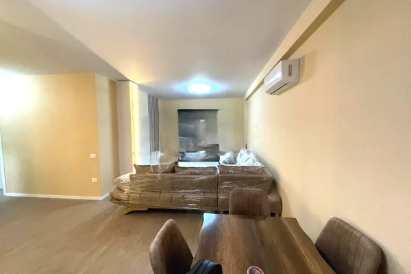 Shtepi me qera 2+1 ne Tirane - 1,300 Euro